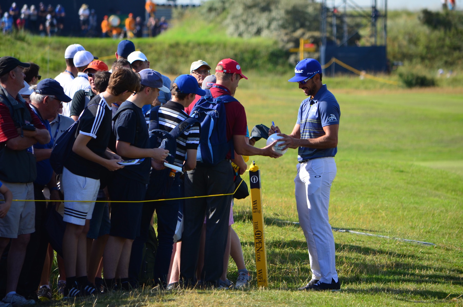 Autographs a plenty for Rafa Cabrera-Bello